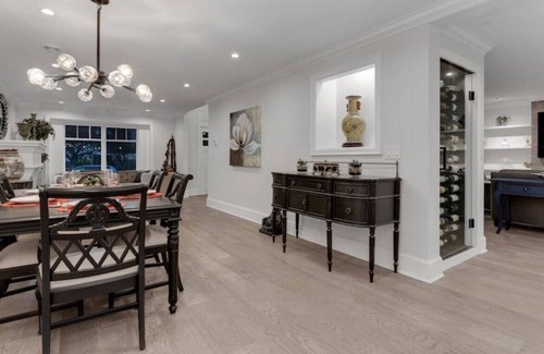 Vancouver South House | Modern 5-Bedroom Vancouver Home in Peaceful Area