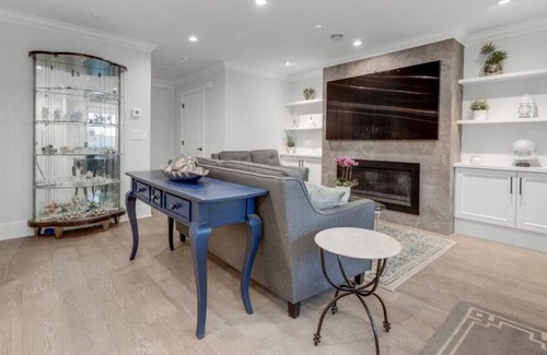 Vancouver South House | Modern 5-Bedroom Vancouver Home in Peaceful Area