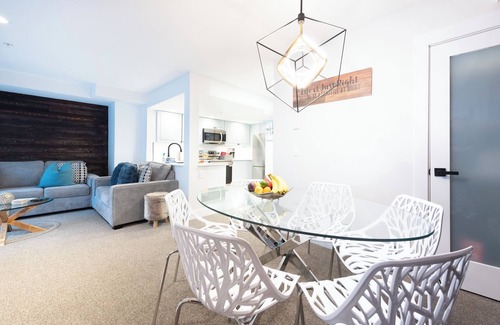 Village North House | Modern Mountain- 3 Bed/2.5 Bath- Private Hot Tub!