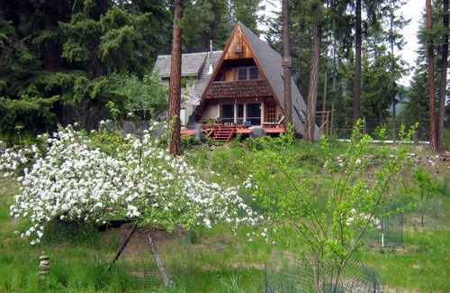 Slocan Park House | Motel ∙ 13 guests