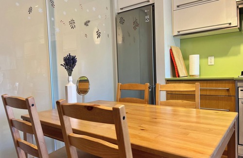 Strathcona Apartment | One Bed Apartment in Downtown Vancouver: Modern Comfort Meets City Vibes!