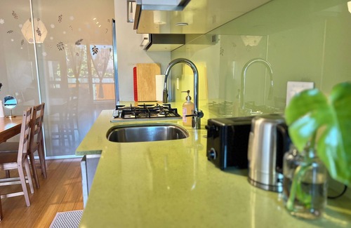 Strathcona Apartment | One Bed Apartment in Downtown Vancouver: Modern Comfort Meets City Vibes!
