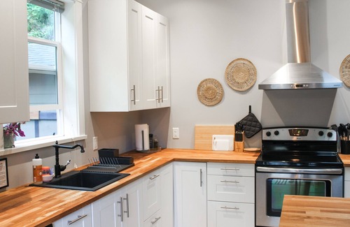 Otter Point House | Otter Point Getaway| Cozy & Calming| close to Sooke| Stylish Westcoast Vacation