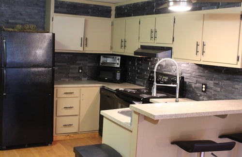 Sicamous Bed & Breakfast | Paradise is calling you.cabin in town close to the beach!