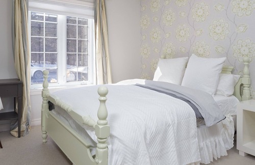 Prince Edward Cottage | Peaceful Skies Lakehouse - 4BDRM Vacation Home over-looking Lake Ontario