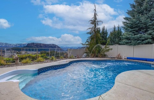 West Kelowna Estates House | Perfect for Large Groups, Stunning views, theatre room, swimming pool, hot tub.