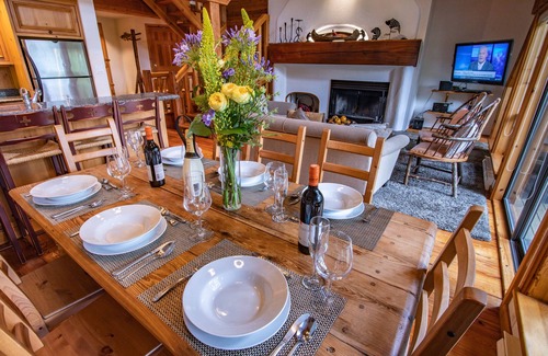 Upper Village House | Pinnacle Ridge 37 – Ski in Ski out, Private Hot Tub, Wood Fireplace