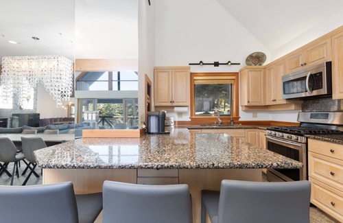 Upper Village House | Pinnacle Ridge 6 - Ski in Ski out, Private Hot Tub, Gym, Wood Fireplace