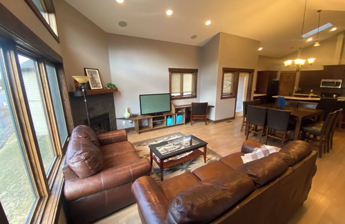 East Kootenay House | Prestige Family Home in Radium Hot Springs
