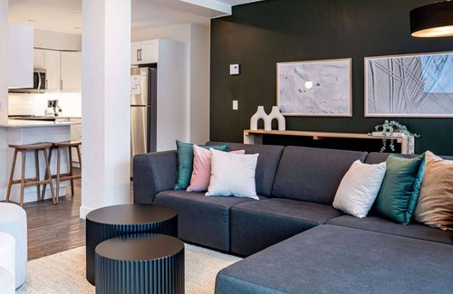 Revelstoke Condo | Revelstoke - Powder Village Retreat-A/C and Private Hot Tub
