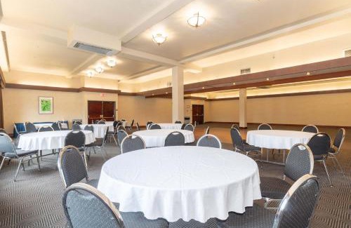 Castlegar Hotel | Sandman Hotel Castlegar
