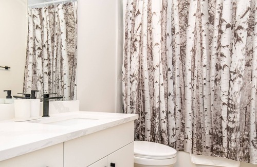 Lake Cowichan Apartment | Serene 2-Bedroom Retreat Near Lake Cowichan