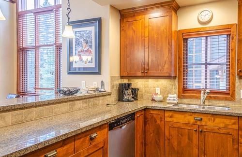 Sun Peaks House | Spacious multi level 4 bedroom + den townhouse, close to ski run, great views of Mt. Morrisey