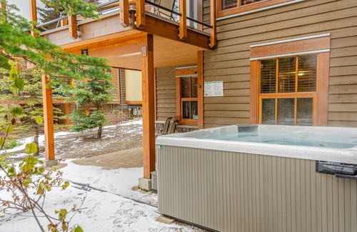 Sun Peaks House | Spacious multi level 4 bedroom + den townhouse, close to ski run, great views of Mt. Morrisey