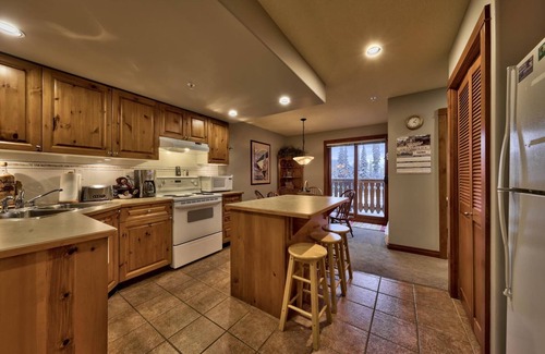 Sun Peaks House | Spacious multi level 2 bedroom townhouse, easy access to nearby runs and lift, short walk to village