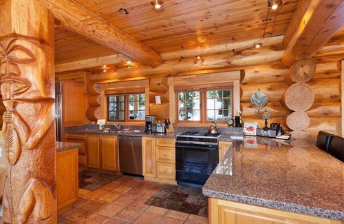 Blueberry Hill Apartment | Spectacular Views | Chalet | Private hot tub | BBQ