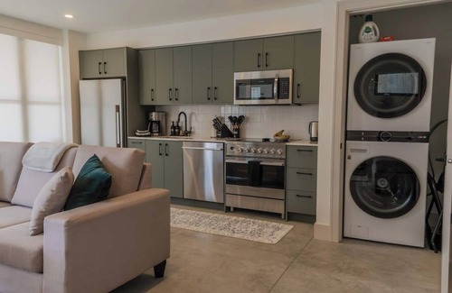 Lower Lonsdale Apartment | Spirit Trail Cozy Studio