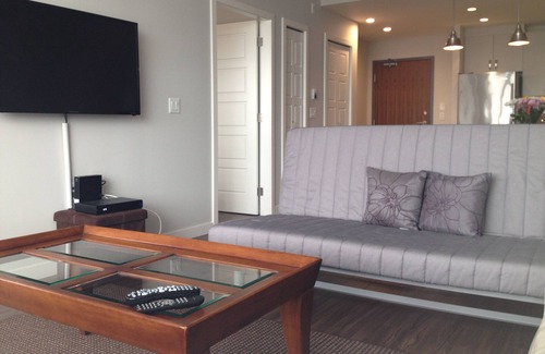 Lower Lonsdale Apartment | Superb Executive 1 Bedroom Apartment Lower Lonsdale