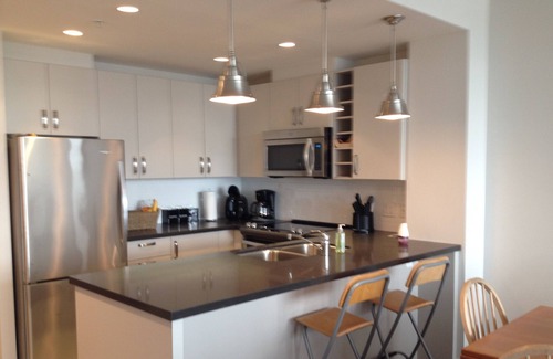 Lower Lonsdale Apartment | Superb Executive 1 Bedroom Apartment Lower Lonsdale