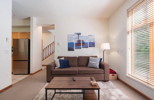 Village North Apartment | Top location | Pool & hot tub | BBQ | AC | Parking