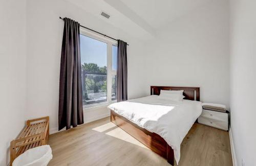 Downtown Toronto Apartment | UofT St George Campus Penthouse