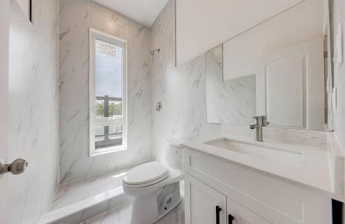 Downtown Toronto Apartment | UofT St George Campus Penthouse