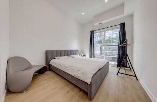 Downtown Toronto Apartment | UofT St George Campus Penthouse
