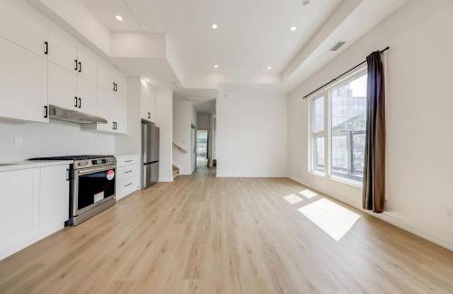 Downtown Toronto Apartment | UofT St George Campus Penthouse