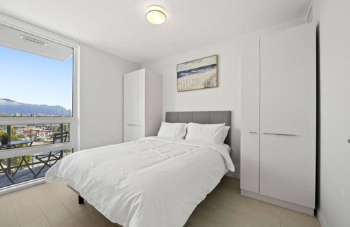 Mount Pleasant Apartment | Urban Escape Contemporary Haven in Mount Pleasant