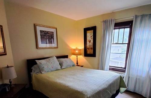 Downtown House | Water View: Spacious, Relaxed, and Charming Heritage Home in Trendy Downtown