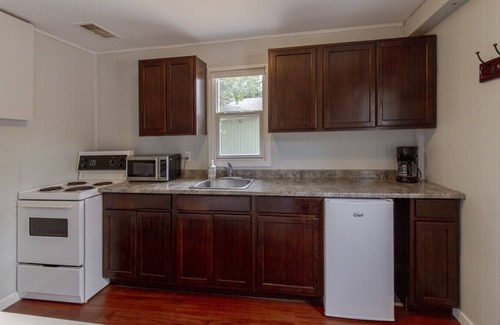 Bloomfield Apartment | Westlake Couple`s Cottage