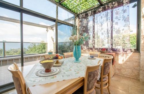 Idmit House | הים פוגש את ההר- בית בלב הגליל Sea & Mount