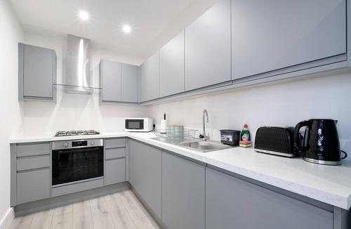 Yiewsley Apartment | 01 - Luxury 2 Bed Apt. Free Parking, West Drayton