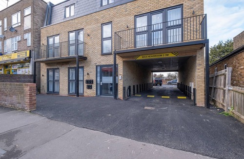 Yiewsley Apartment | 02 - Luxury 2 Bed Apt. Free Parking, West Drayton