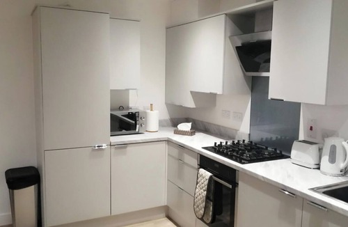 Hinckley Apartment | 1 Bed Apartment Sleeps 2 - Parking & Wifi