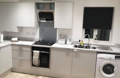 Hinckley Apartment | 1 Bed Apartment Sleeps 2 - Parking & Wifi