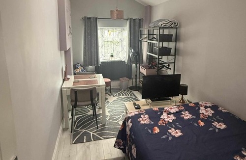 Old Harlow Apartment | 1 Bed Sleeps 2 with Private Garden