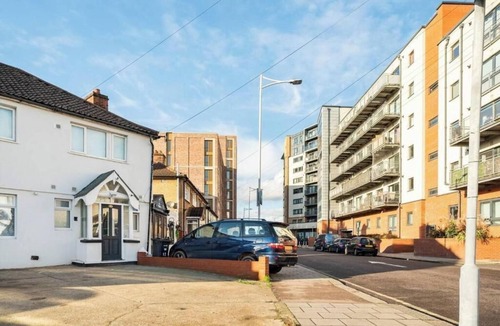 Cranbrook Apartment | 1 Bed-Sleeps 4-Free Parking-30 Min to central Ldn
