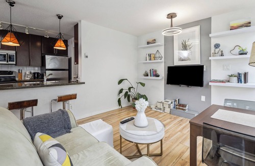 Gastown Condo | 1 Bedroom 1 Den Free Parking Sauna Hot-tup,Gym, Downtown Vancouver