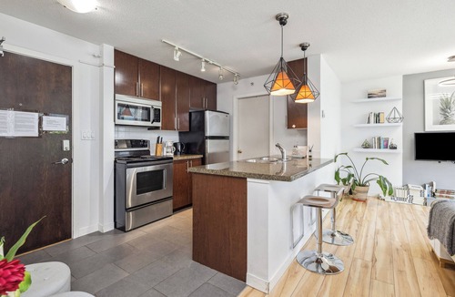 Gastown Condo | 1 Bedroom 1 Den Free Parking Sauna Hot-tup,Gym, Downtown Vancouver