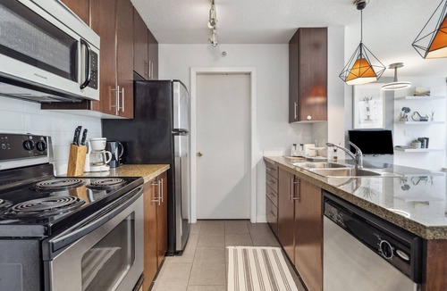 Gastown Condo | 1 Bedroom 1 Den Free Parking Sauna Hot-tup,Gym, Downtown Vancouver