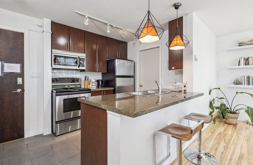 Gastown Condo | 1 Bedroom 1 Den Free Parking Sauna Hot-tup,Gym, Downtown Vancouver