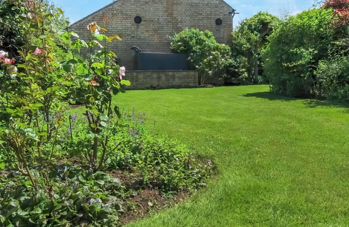 Aston-le-Walls Cottage | 1 bedroom accommodation in Offchurch, near Leamington Spa