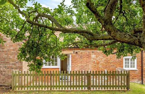 Rampton Cottage | 1 bedroom accommodation in Laneham, near Lincoln