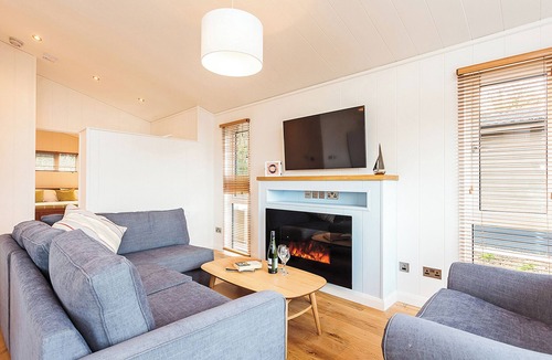 Ryde Ski Chalet | 1 bedroom accommodation in Wootton Bridge, Nr Cowes