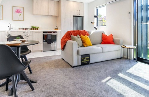 Riccarton House | 1 Bedroom Gem with Hagley Park at your Doorstep