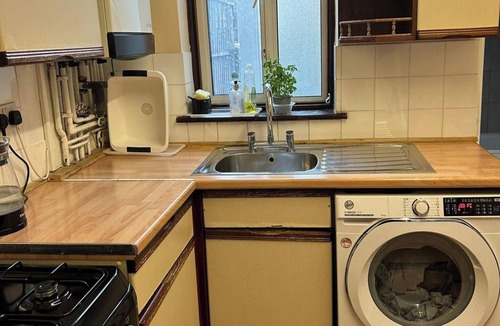 Stratford House | 1 Bedroom House - Free Parking, Wifi
