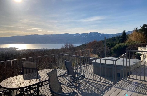 Central Okanagan House | 10 Acre Luxury Rosehill Estate:Heated Indoor Pool/Sauna/Hottub/Lakeview