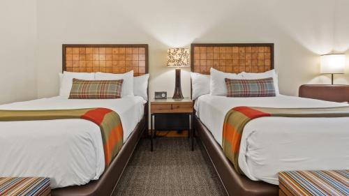 Stowe Area Resort | 1122 Guest Room - Lodge At Spruce Peak - Stowe Mt Resort - Sleeps 4