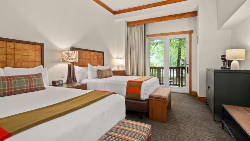 Stowe Area Resort | 1122 Guest Room - Lodge At Spruce Peak - Stowe Mt Resort - Sleeps 4